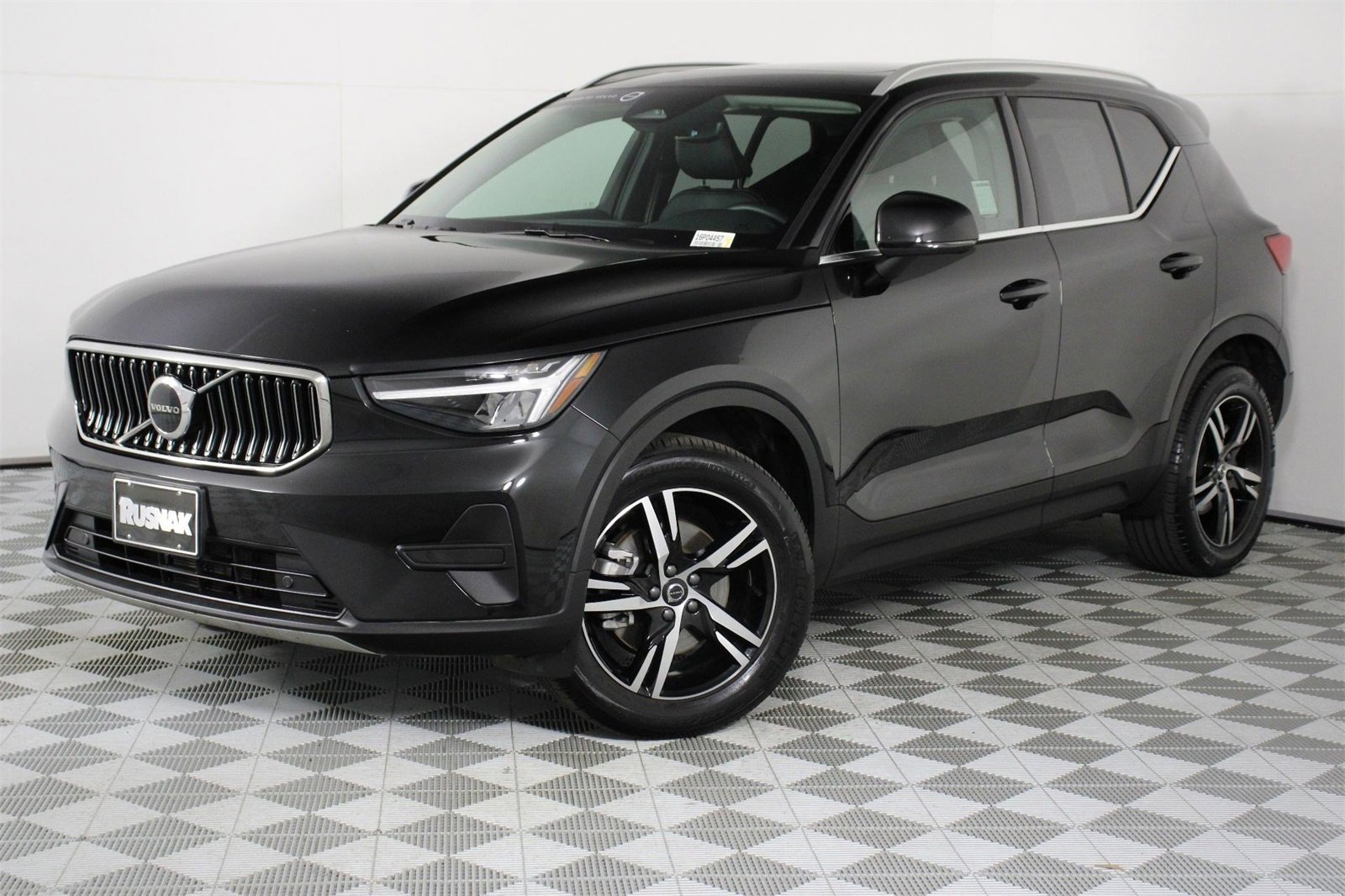 Certified 2025 Volvo XC40 B5 Core image 3