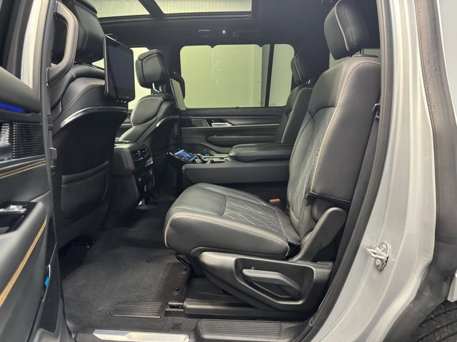Used 2024 Jeep Grand Wagoneer Series III w/ Rear-Seat Entertainment Group image 28