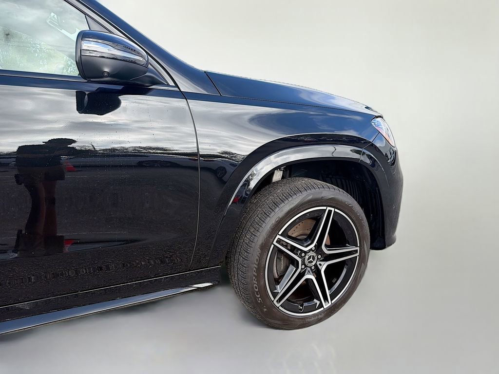 Used 2025 Mercedes-Benz GLS 450 4MATIC w/ Pinnacle Trim Package image 45