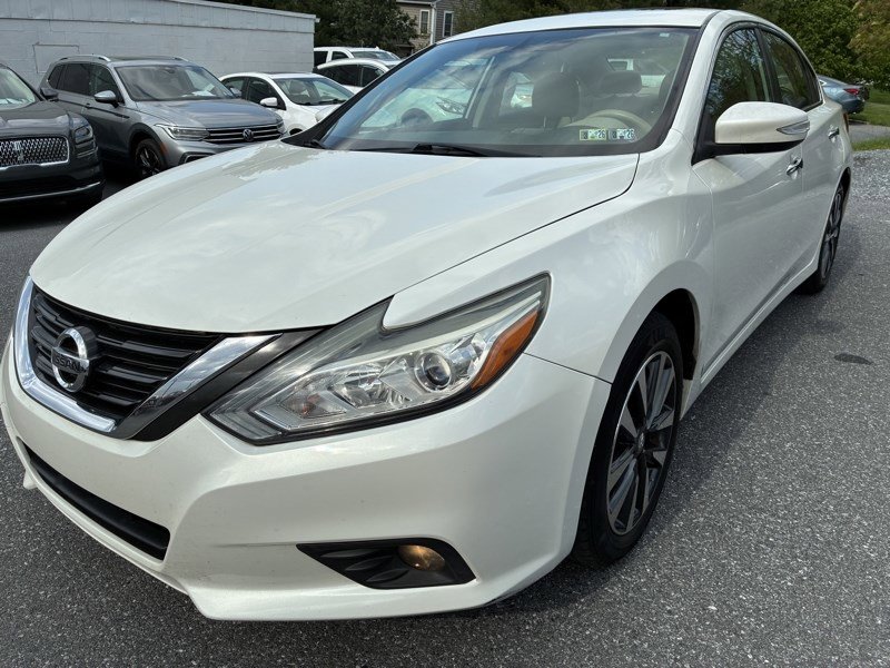 Used 2016 Nissan Altima 2.5 SL w/ 2.5 Technology Package