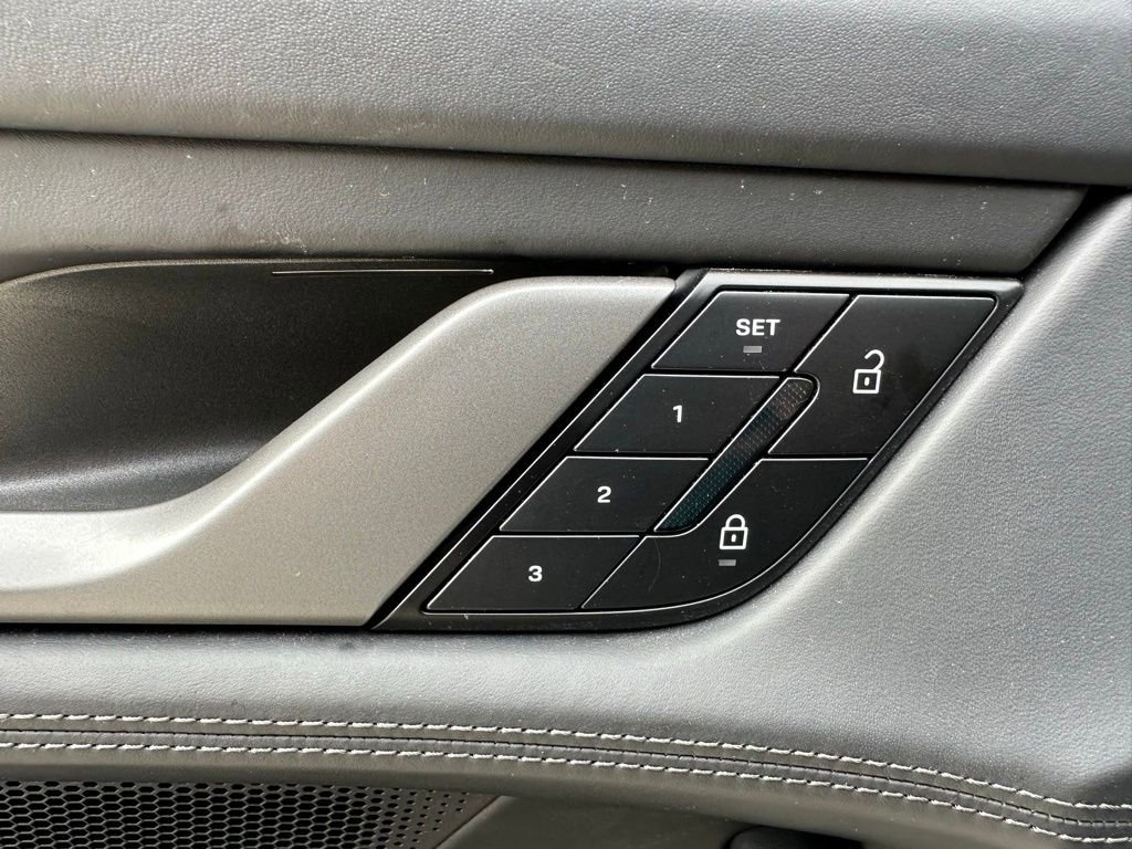 Used 2025 Porsche Taycan 4S image 19