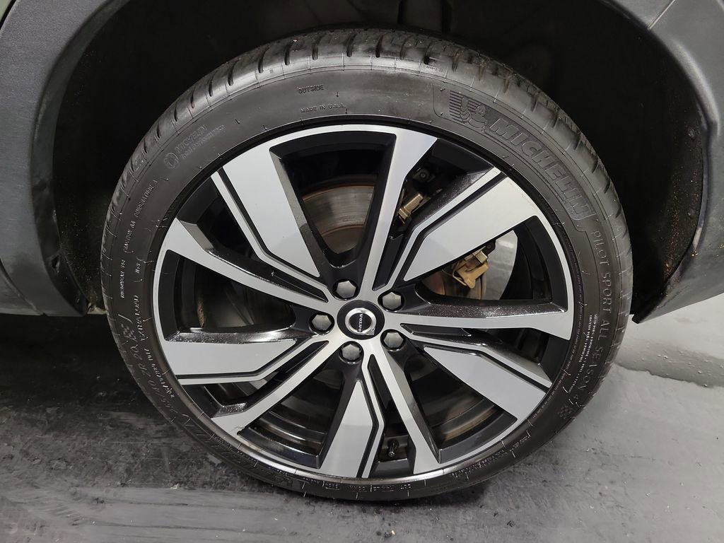 Used 2021 Volvo XC40 P8 Recharge w/ Advanced Package image 10