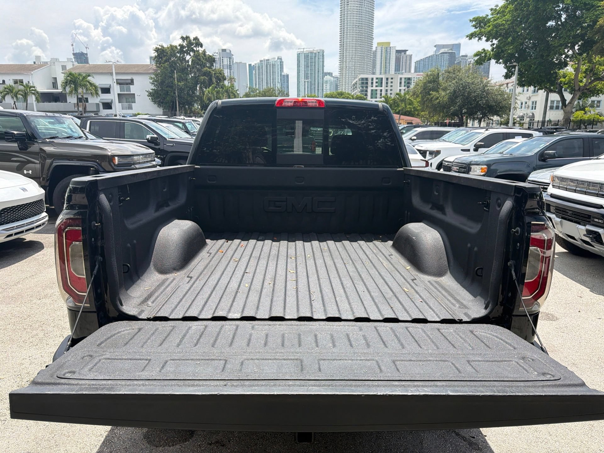 Used 2018 GMC Sierra 1500 SLT w/ Enhanced Driver Alert Package RWD image 17