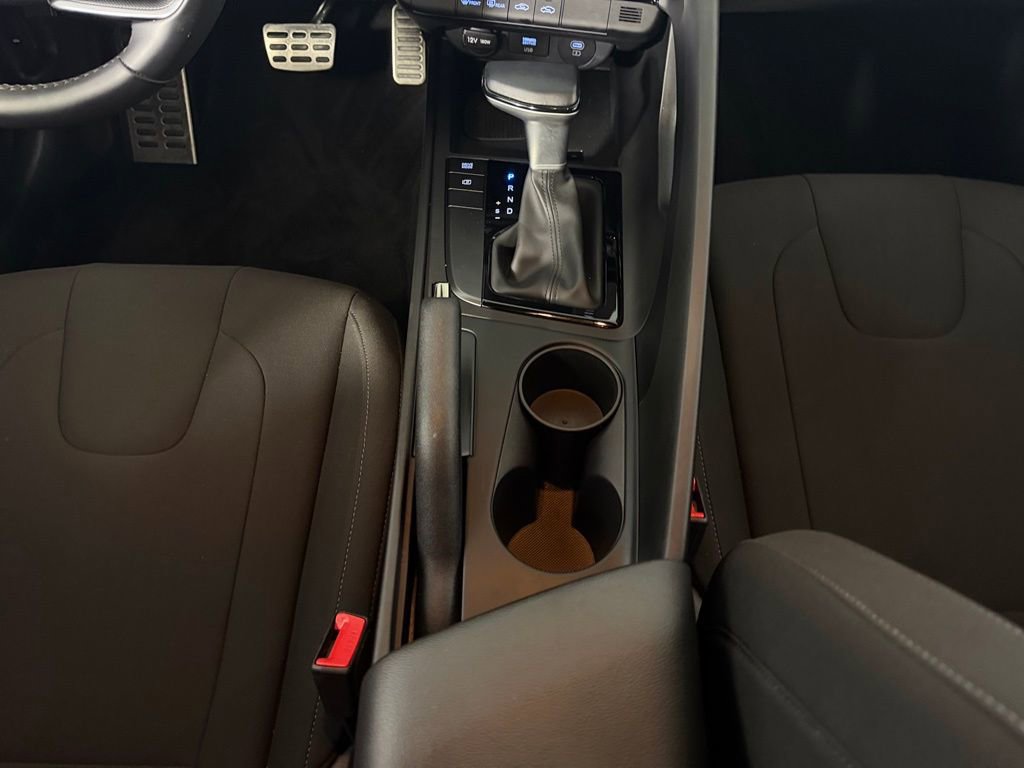 Used 2025 Hyundai Elantra Sport image 17