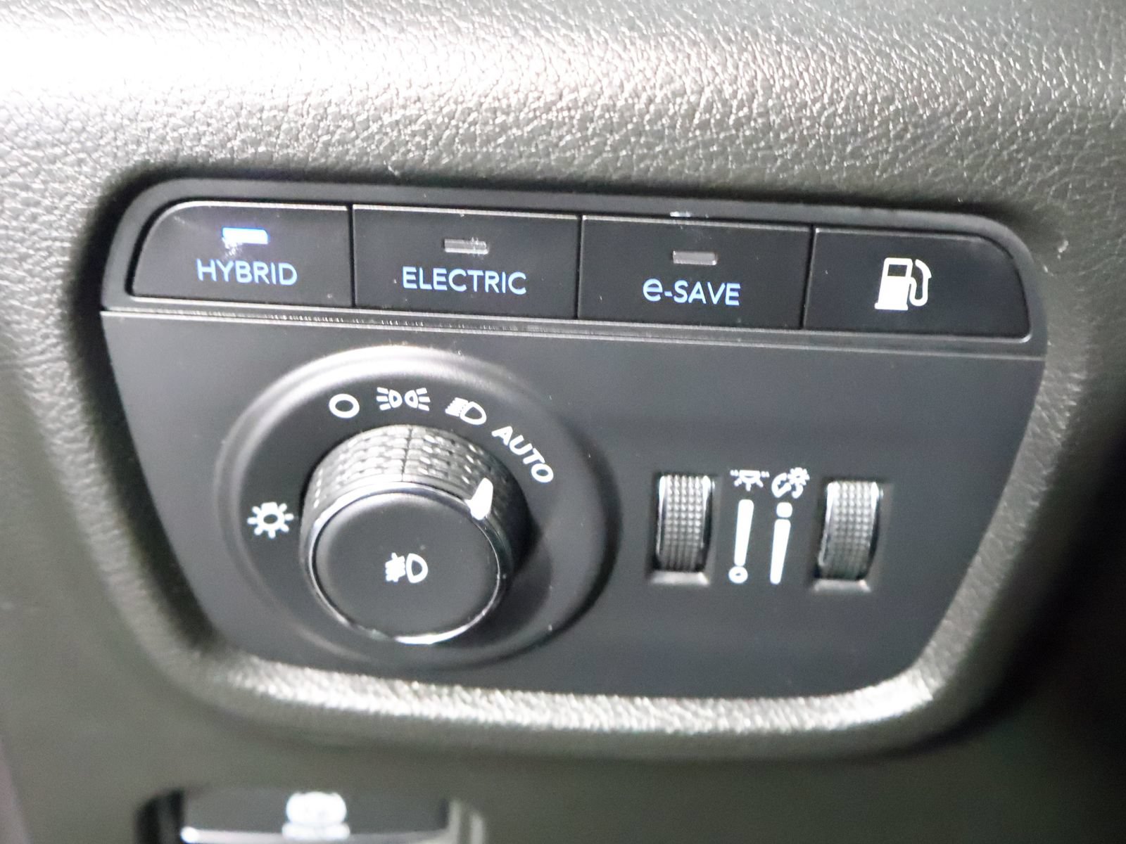 Used 2024 Jeep Grand Cherokee Limited 4xe w/ Luxury Tech Group II AWD/4WD image 32