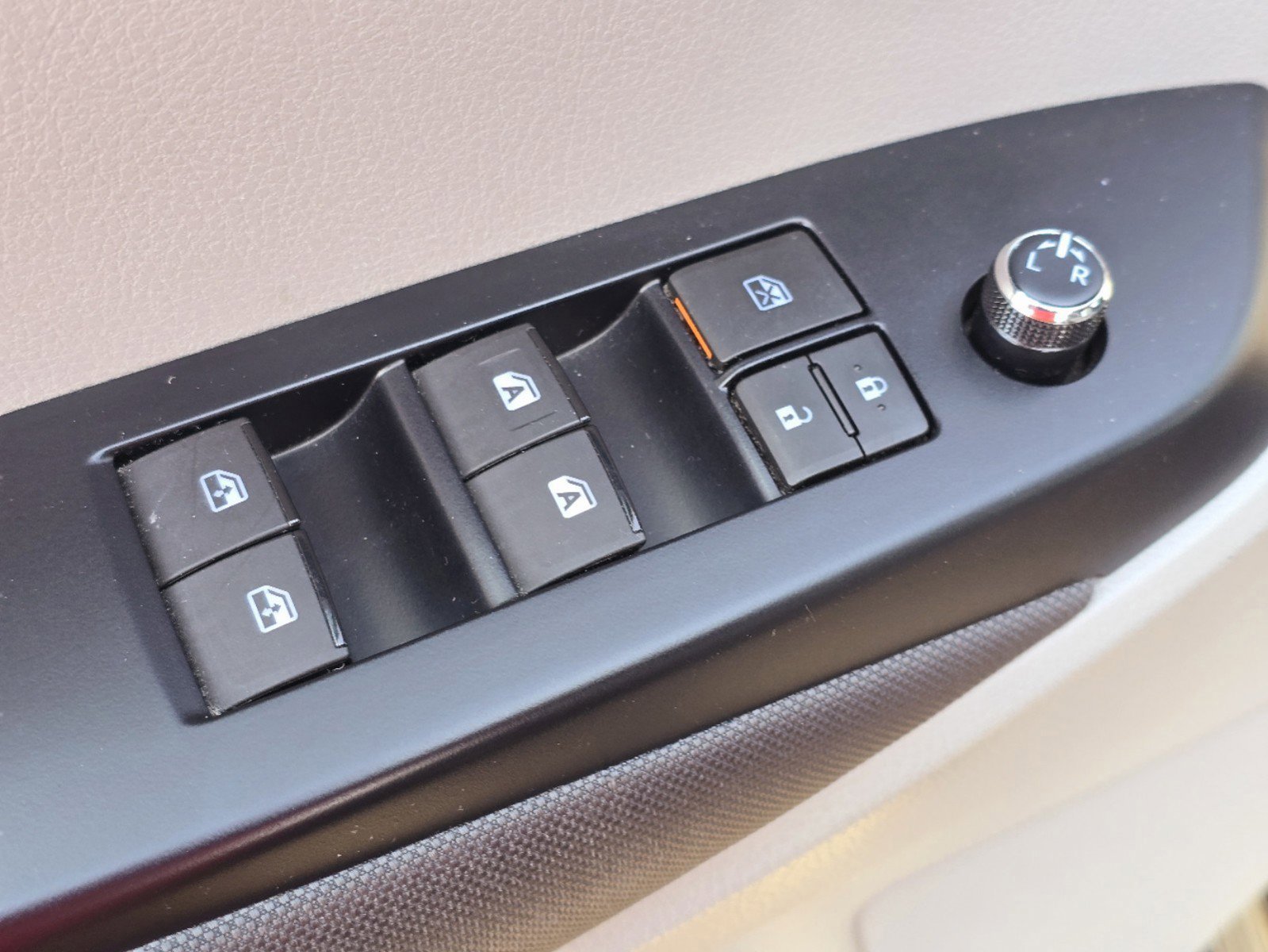 Used 2018 Toyota Highlander LE image 13