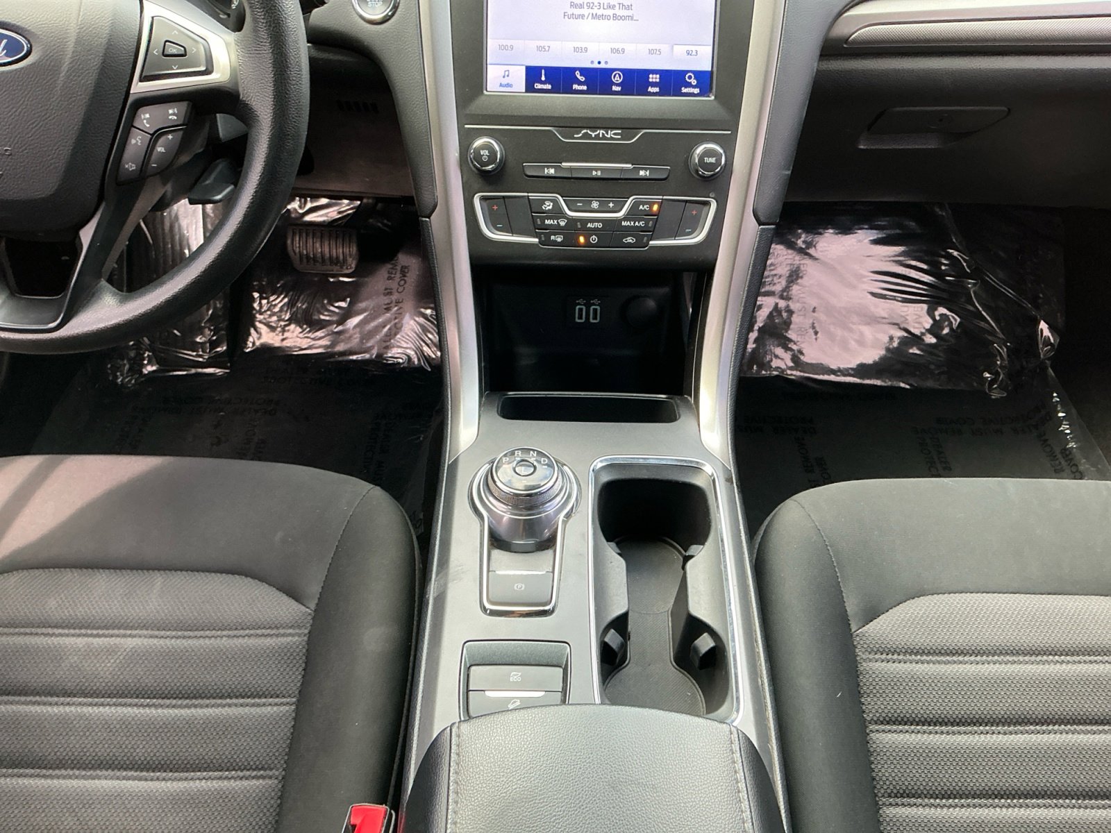 Used 2020 Ford Fusion SE image 10