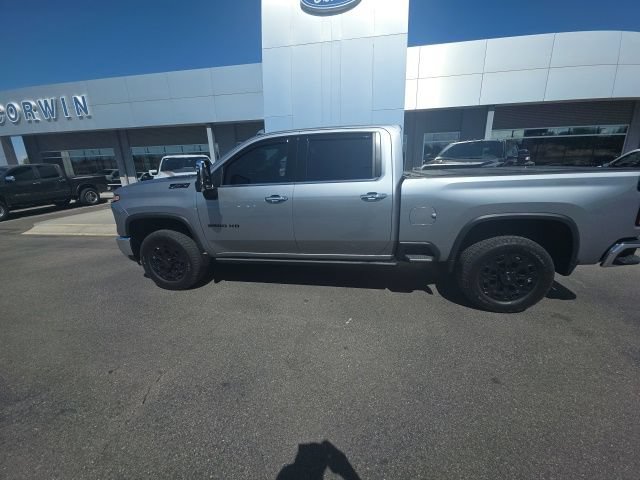 Used 2025 Chevrolet Silverado 3500 LTZ w/ LTZ Plus Package AWD/4WD image 10