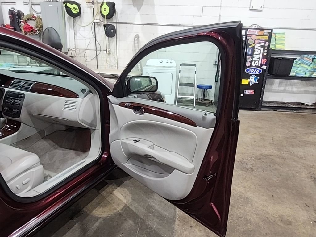 Used 2007 Buick Lucerne CXL w/ Luxury Package FWD image 25
