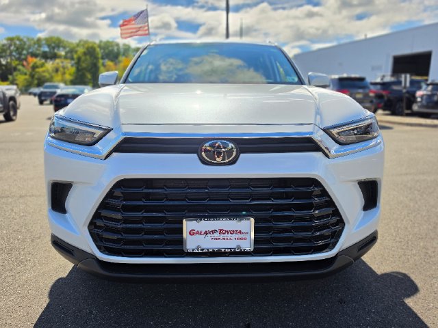 Used 2024 Toyota Grand Highlander AWD image 2
