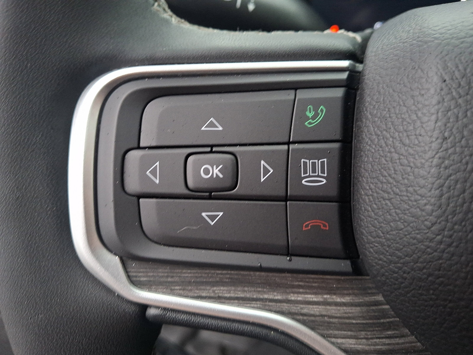 Used 2024 Jeep Wagoneer L Series III w/ Premium Group I image 23