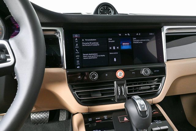 Certified 2026 Porsche Macan image 13