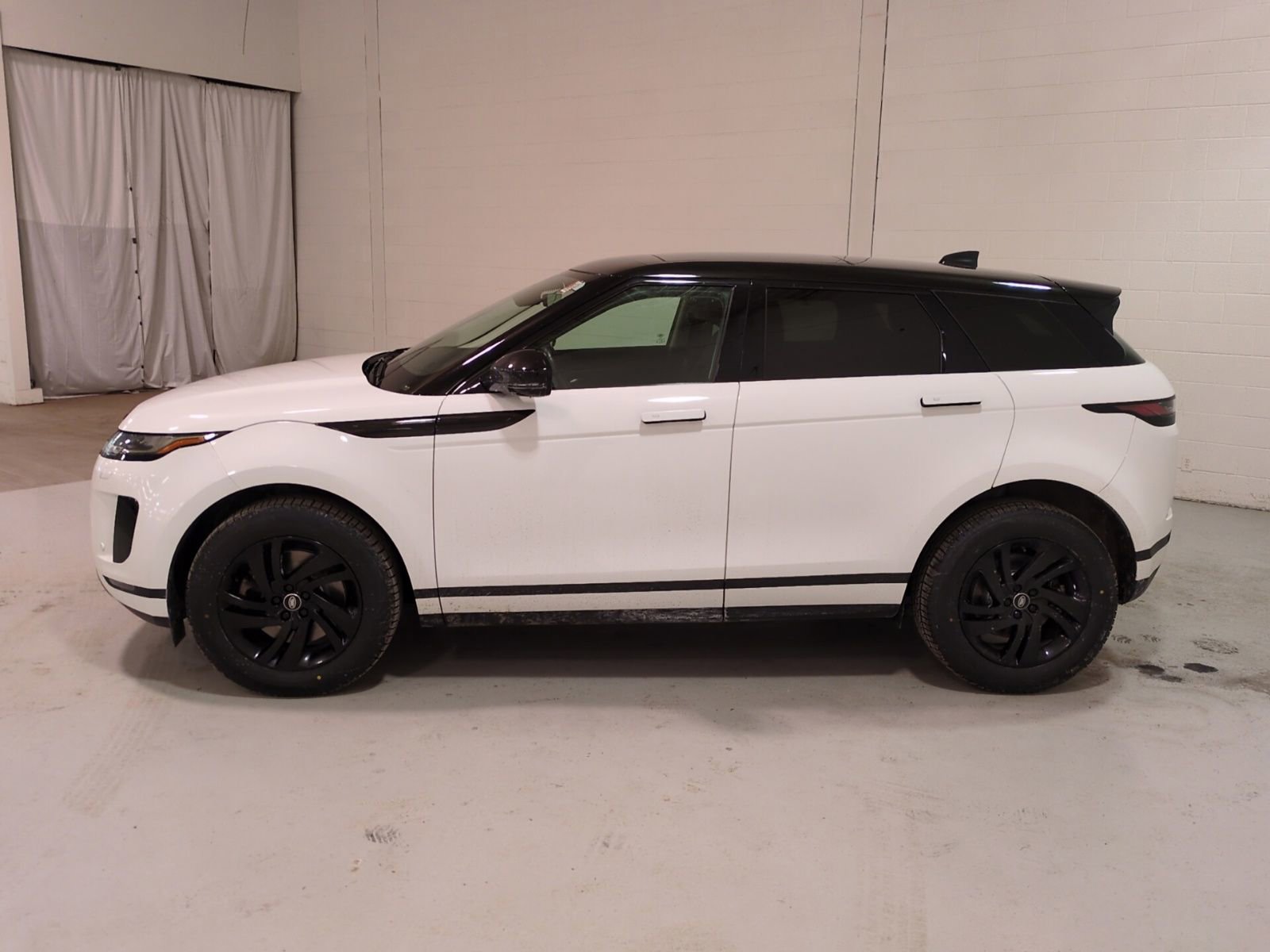 Used 2023 Land Rover Range Rover Evoque S image 7