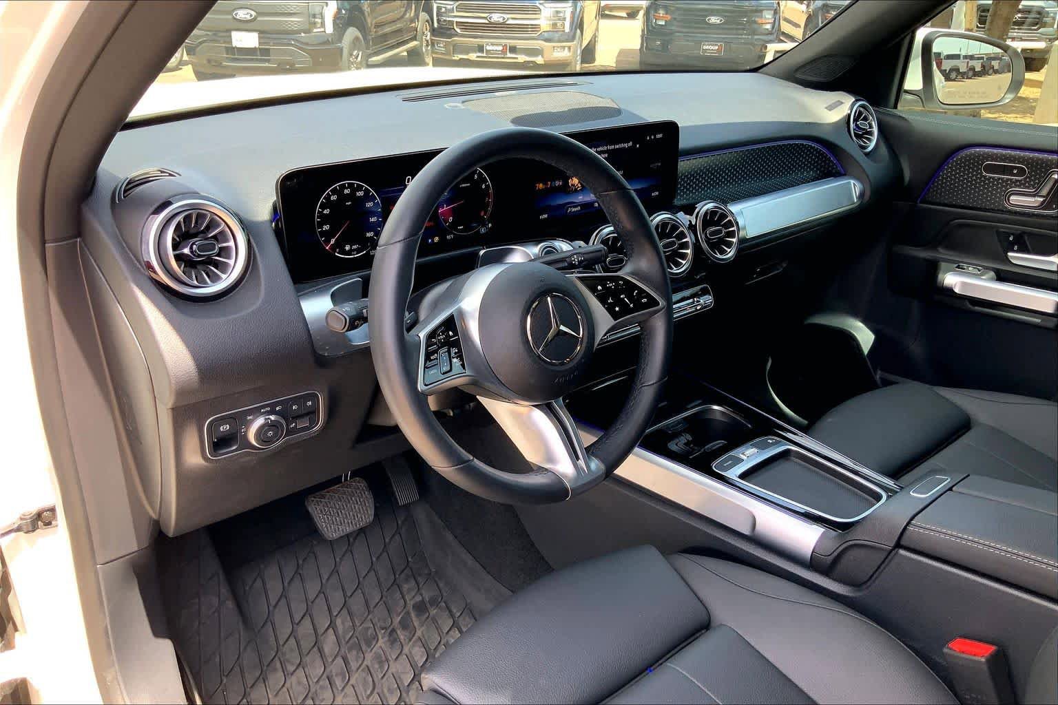 Used 2025 Mercedes-Benz GLB 250 4MATIC image 18