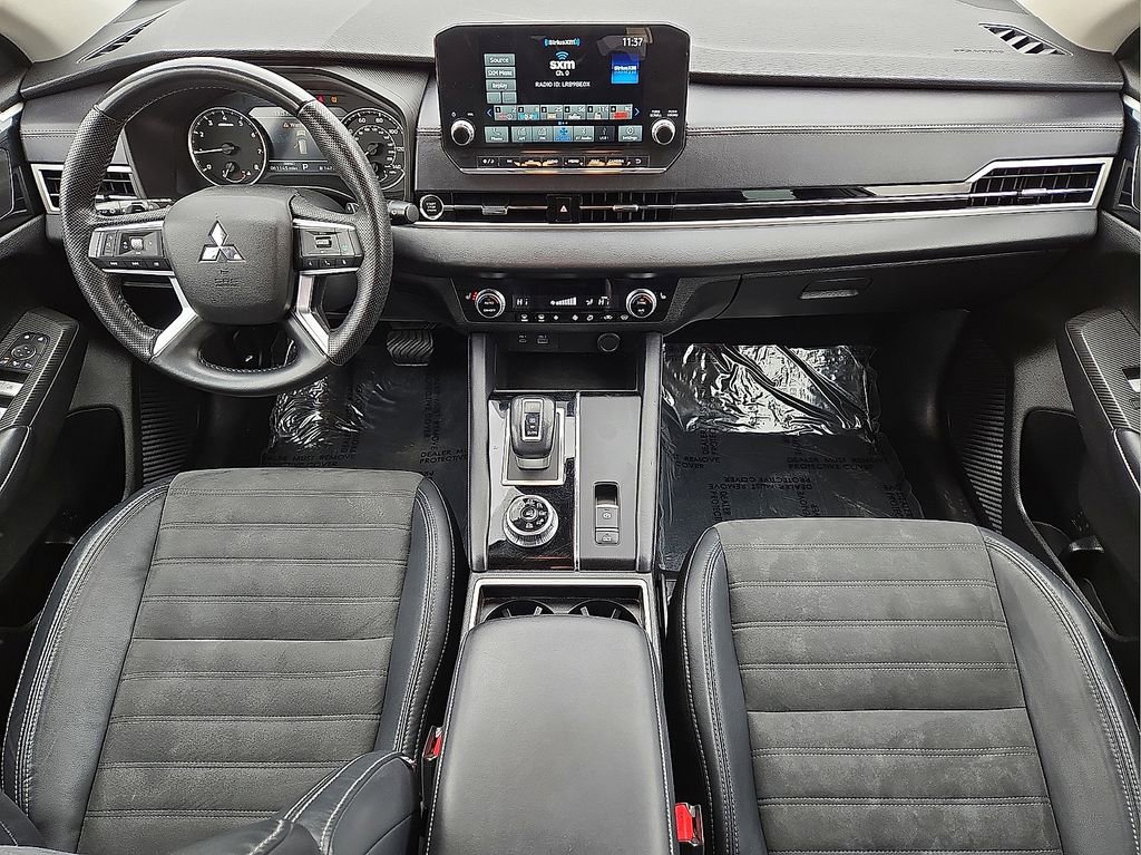 Used 2023 Mitsubishi Outlander SE image 15