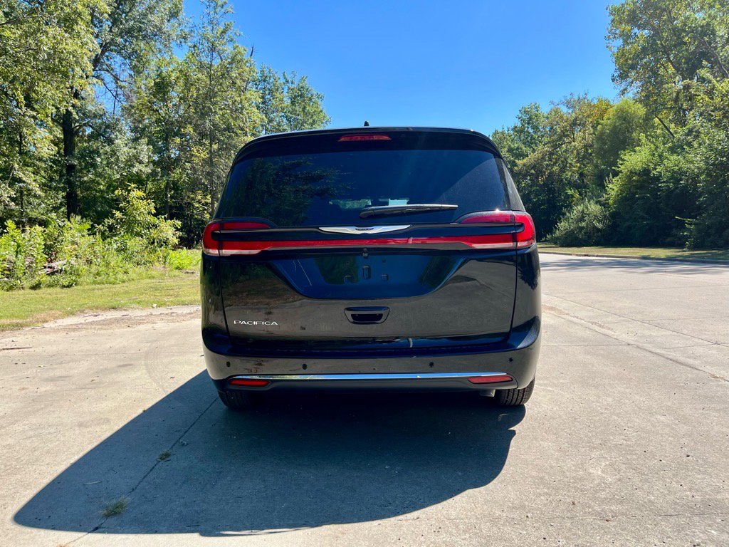 New 2026 Chrysler Pacifica Select image 6