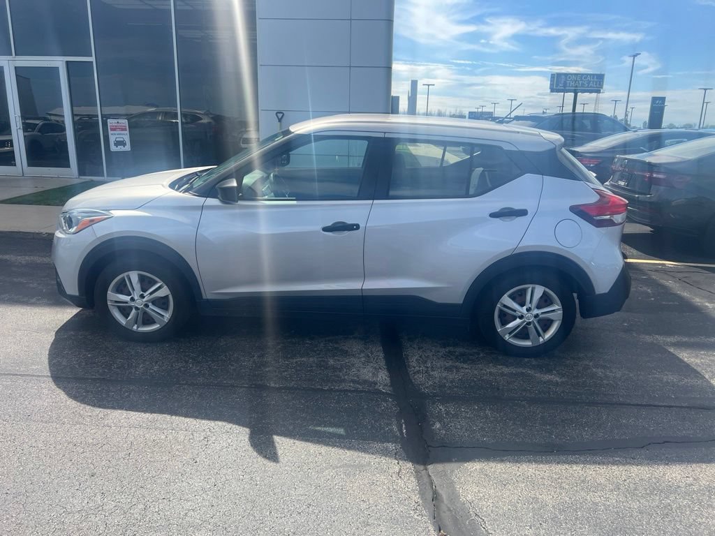 Used 2020 Nissan Kicks S FWD image 4