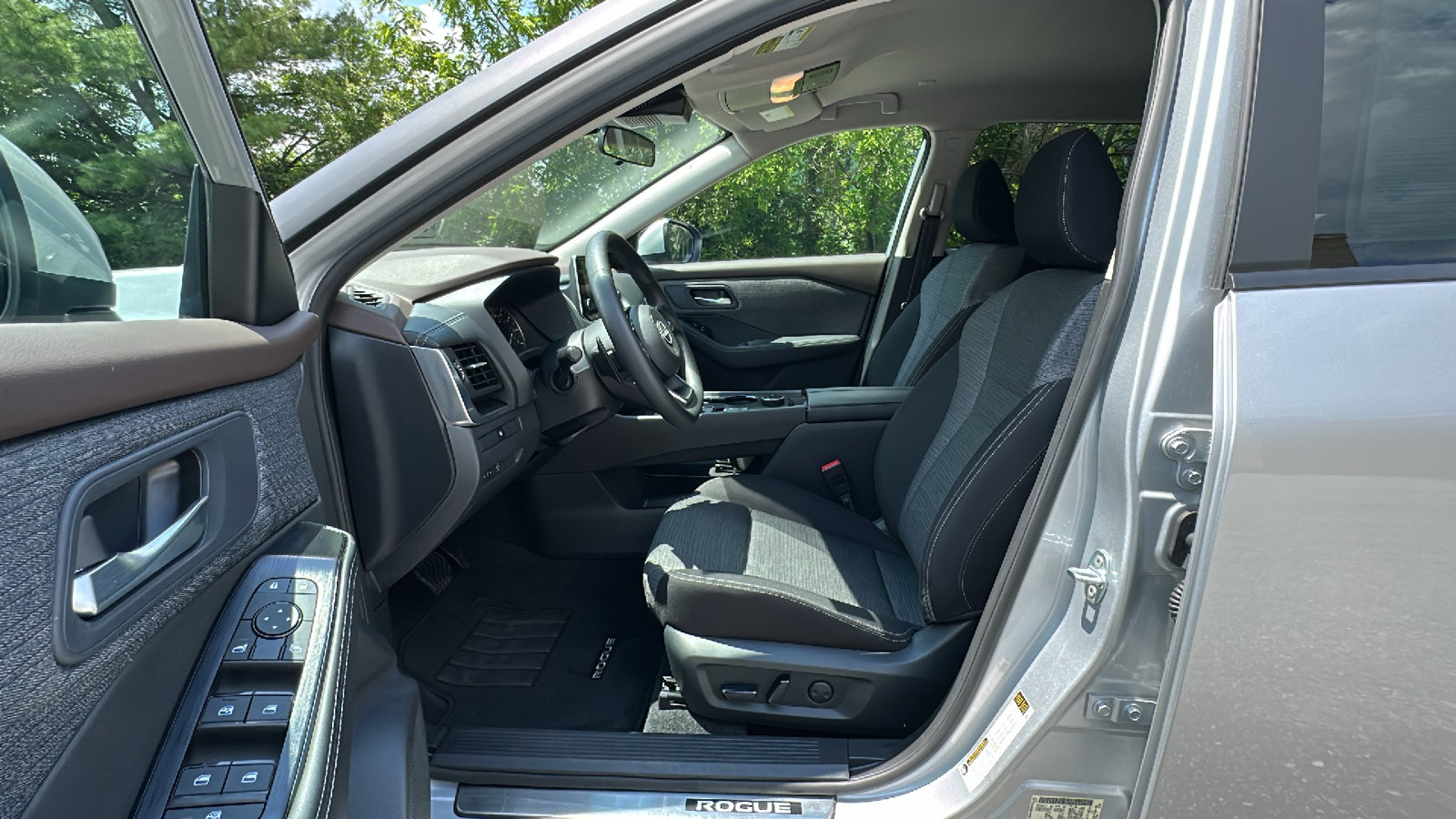 Certified 2023 Nissan Rogue SV image 11