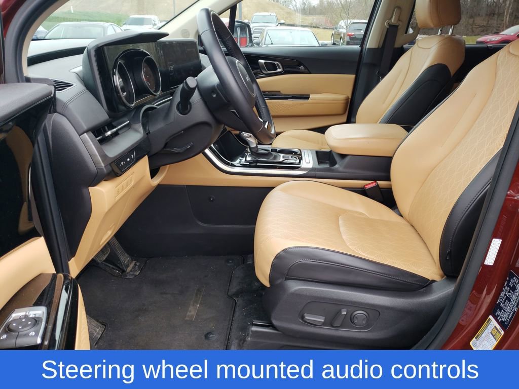 Used 2024 Kia Carnival EX image 16