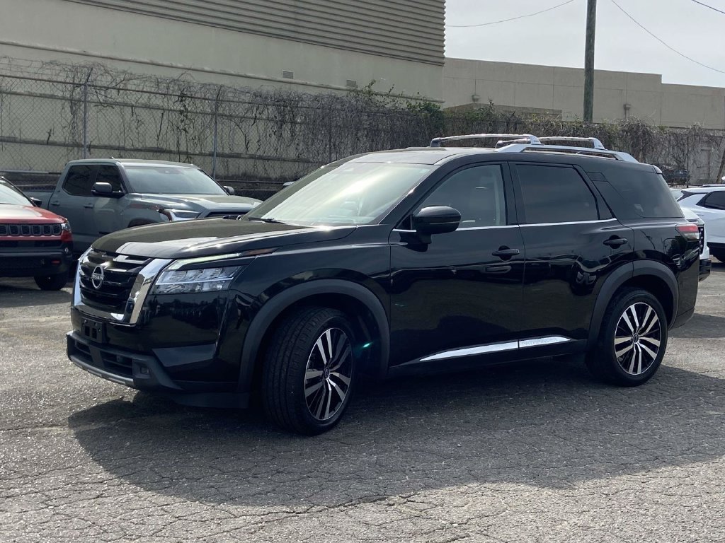 Used 2023 Nissan Pathfinder Platinum AWD/4WD image 4