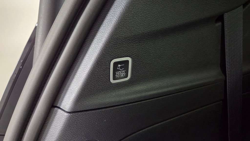 New 2027 Chrysler Pacifica Select AWD/4WD image 11