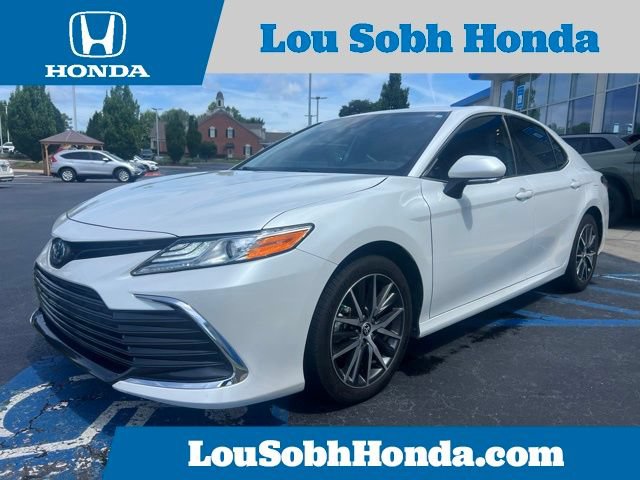 Used 2022 Toyota Camry XLE FWD image 1