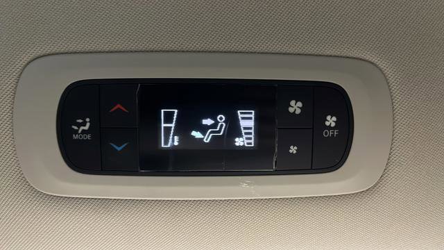 Used 2020 Chrysler Voyager L FWD image 32