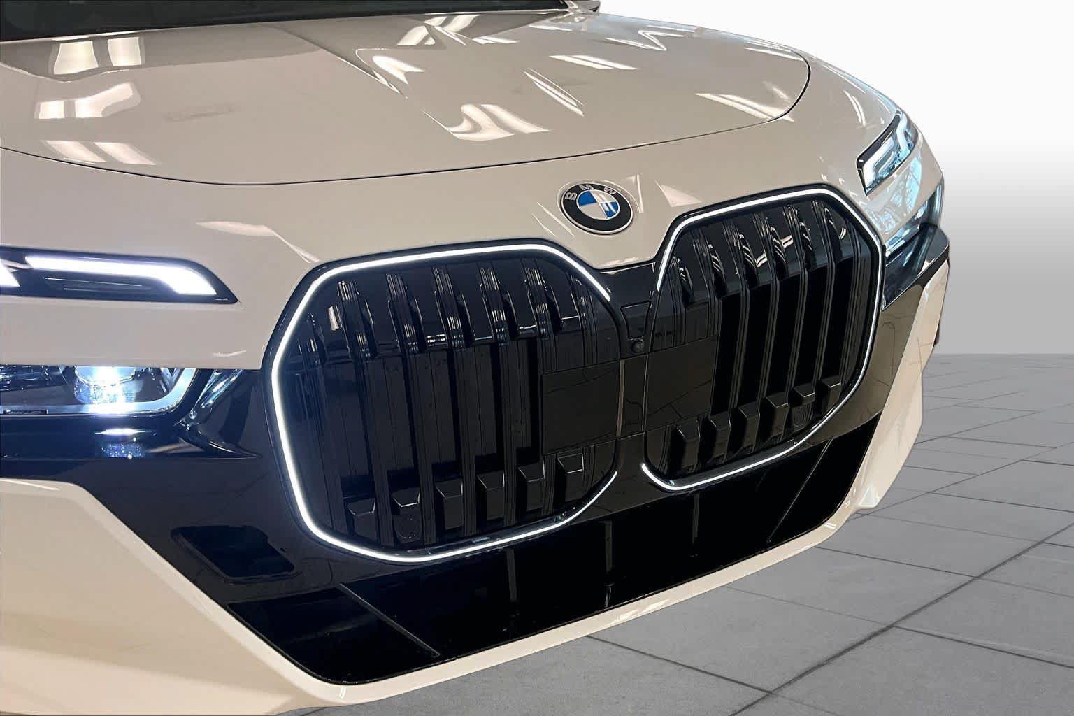 Used 2026 BMW 740i xDrive AWD/4WD image 27