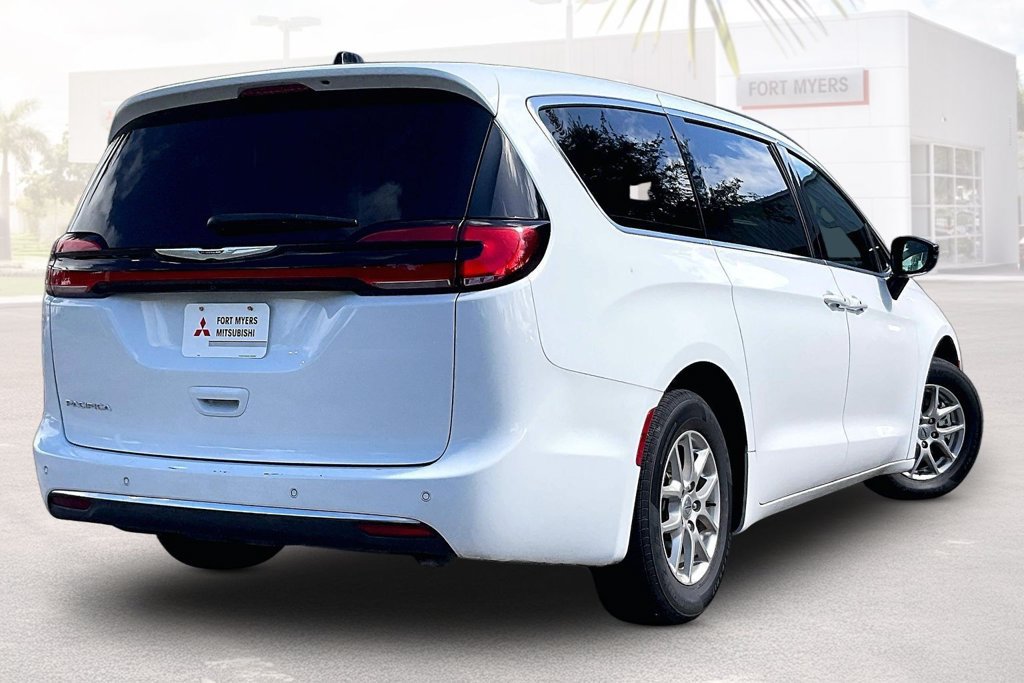 Used 2025 Chrysler Pacifica Select FWD image 31