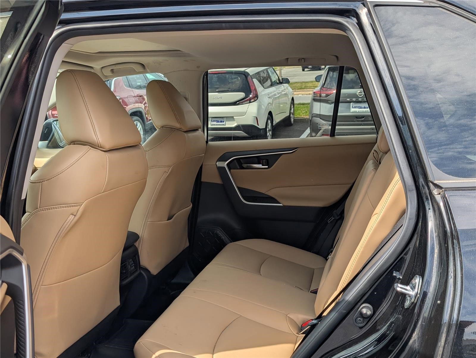 Used 2021 Toyota RAV4 XLE Premium image 13