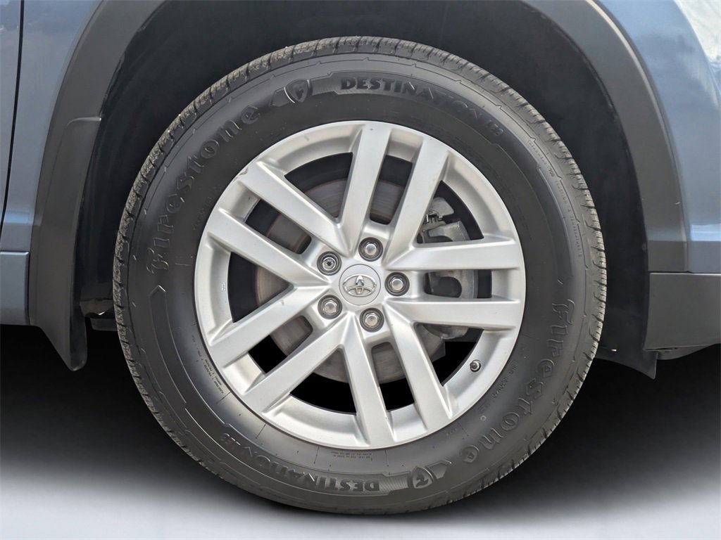 Used 2015 Toyota Highlander LE image 11