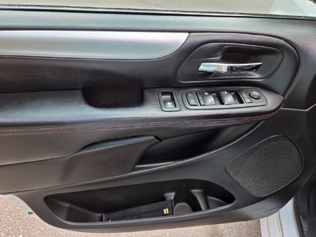Used 2020 Dodge Grand Caravan GT FWD image 12