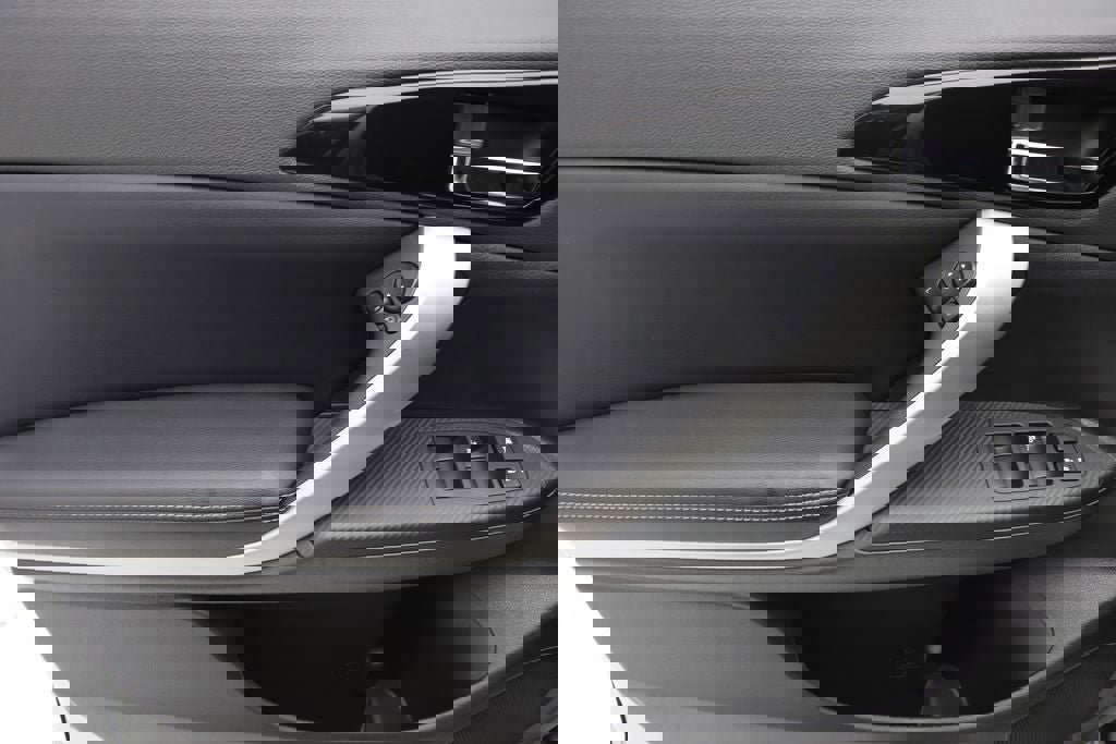 Used 2025 Mitsubishi Eclipse Cross SE image 14