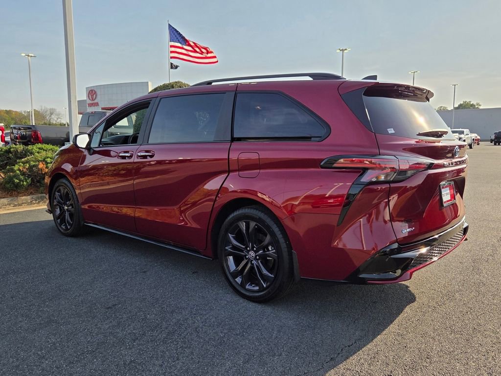 Used 2025 Toyota Sienna XSE image 9