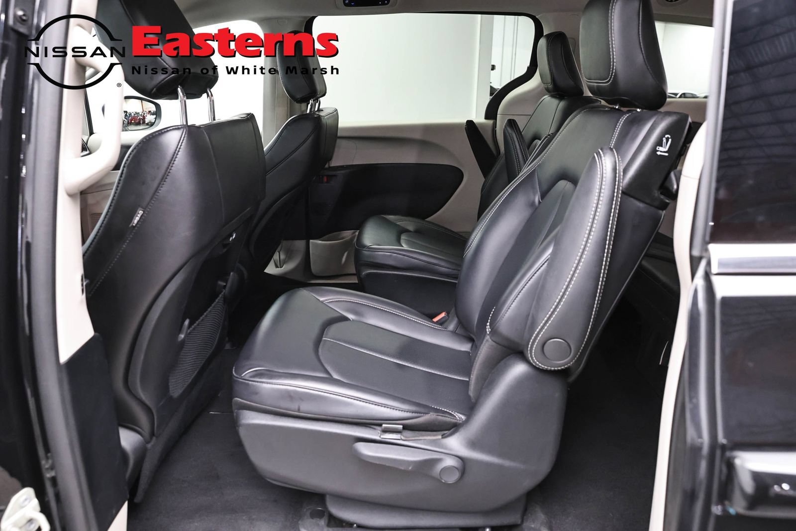 Used 2023 Chrysler Pacifica Touring-L FWD image 22