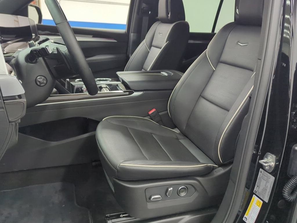 Used 2026 Cadillac Escalade Luxury w/ Touring Package AWD/4WD image 9