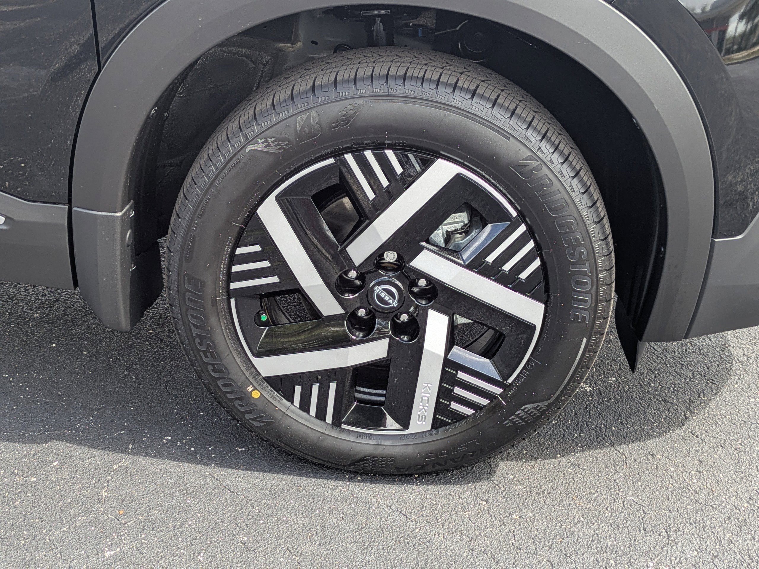 New 2026 Nissan Kicks SV image 11