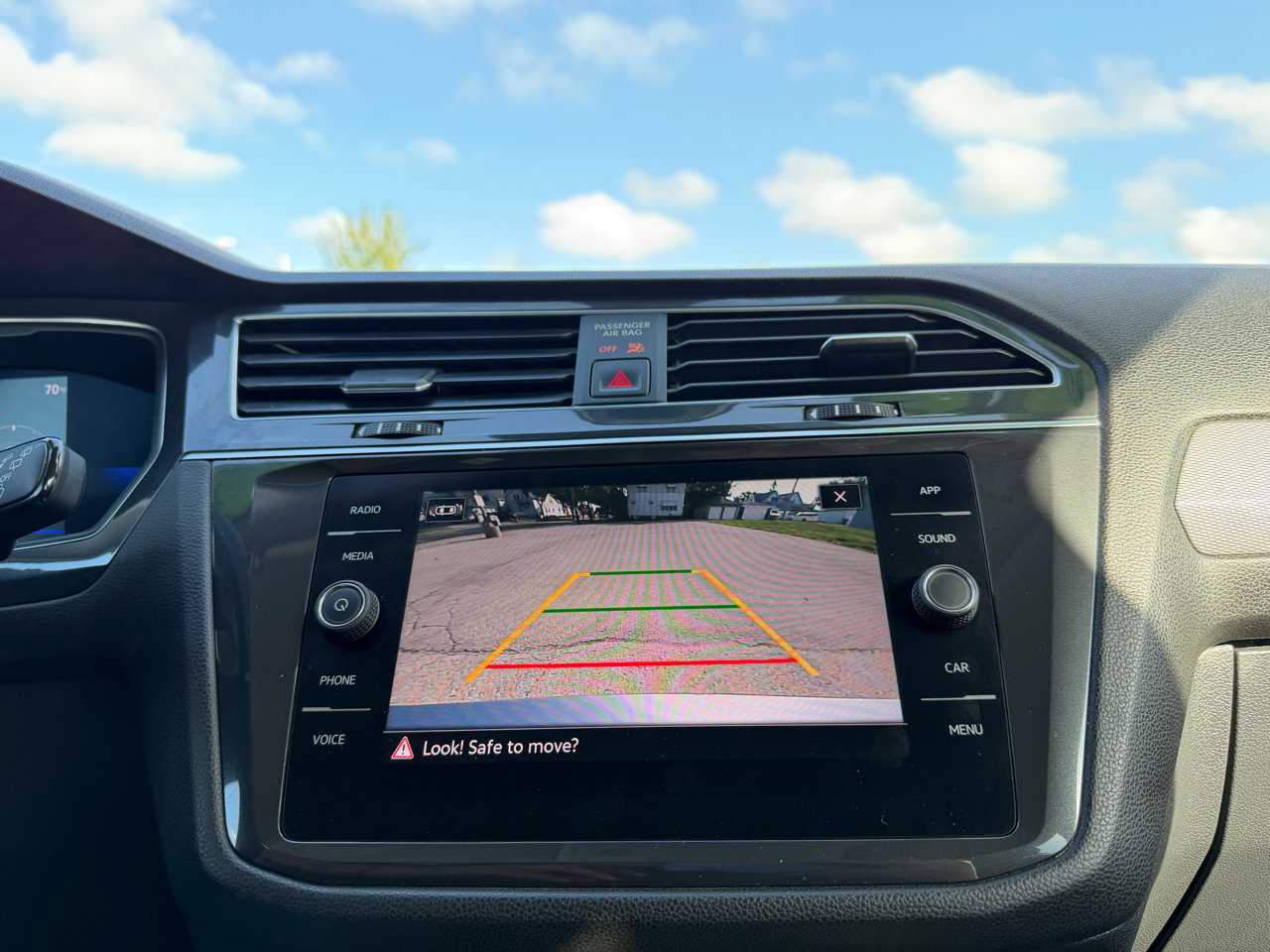 Used 2022 Volkswagen Tiguan SE image 13