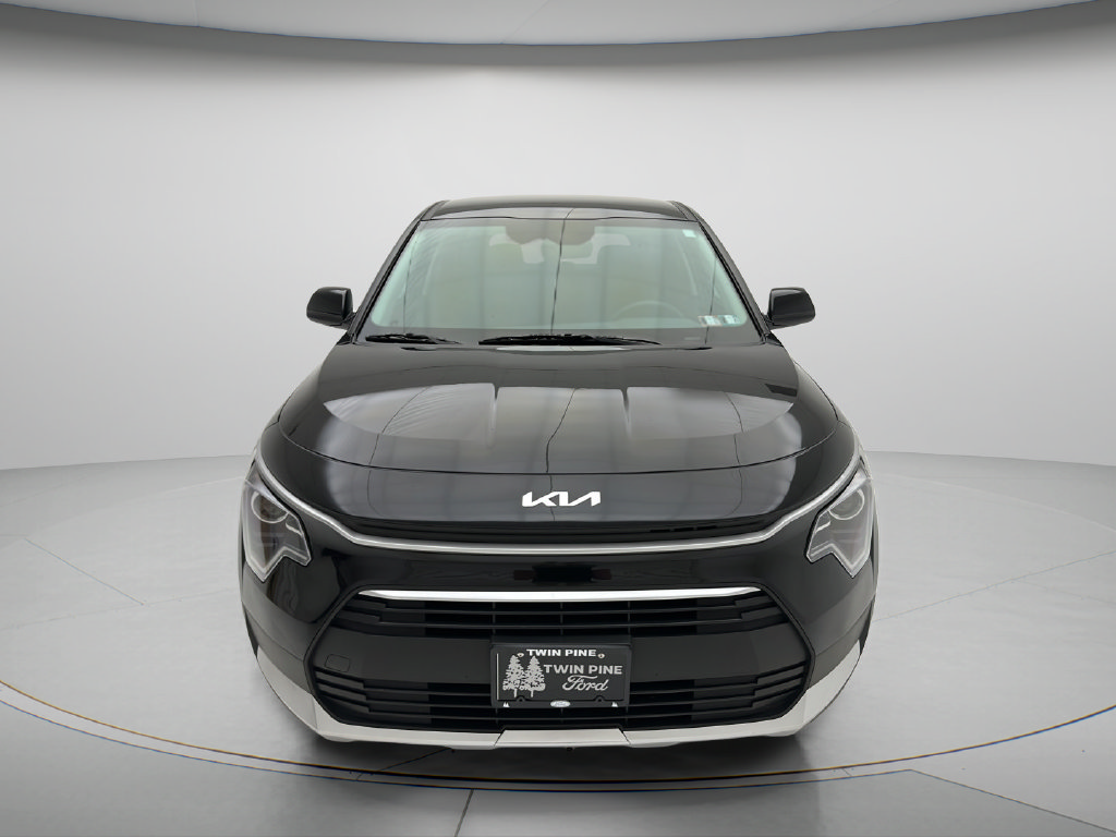 Used 2025 Kia Niro LX FWD image 2
