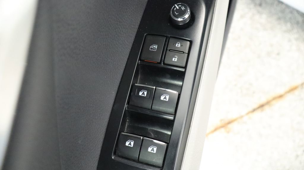 Used 2020 Toyota Camry XLE FWD image 29