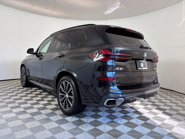 Used 2024 BMW X5 xDrive40i w/ M Sport Package AWD/4WD image 5