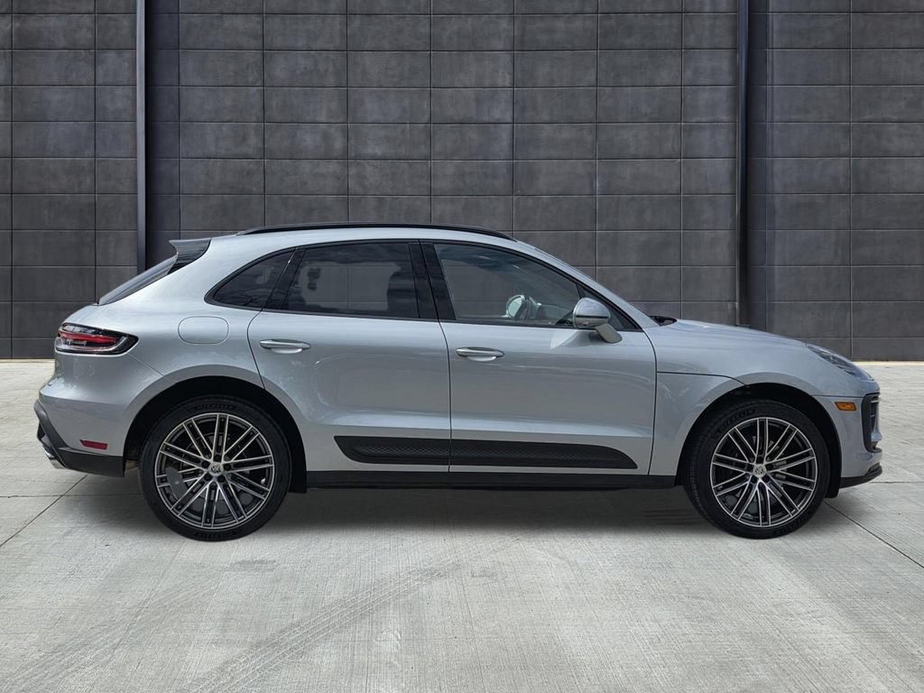 Certified 2026 Porsche Macan AWD/4WD image 8
