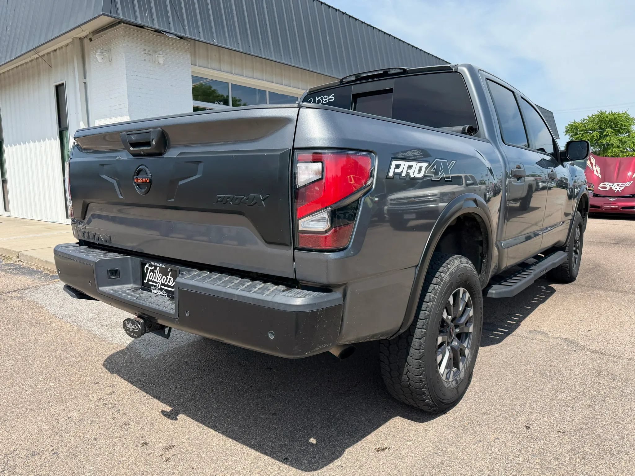Used 2020 Nissan Titan PRO-4X w/ Pro-4x Convenience Package AWD/4WD image 7