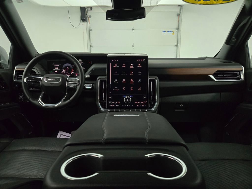 Used 2025 GMC Yukon Denali image 2