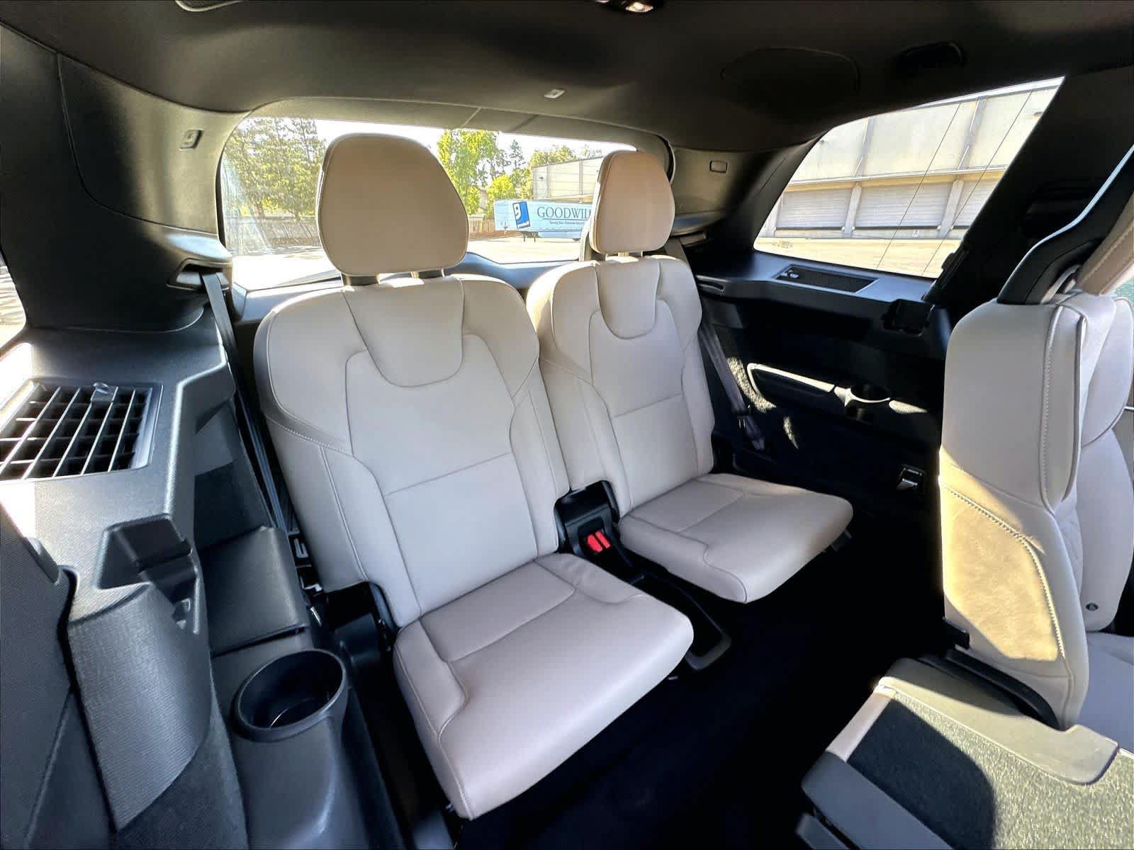 Used 2026 Volvo XC90 T8 Plus w/ Protection Package Premier AWD/4WD image 31