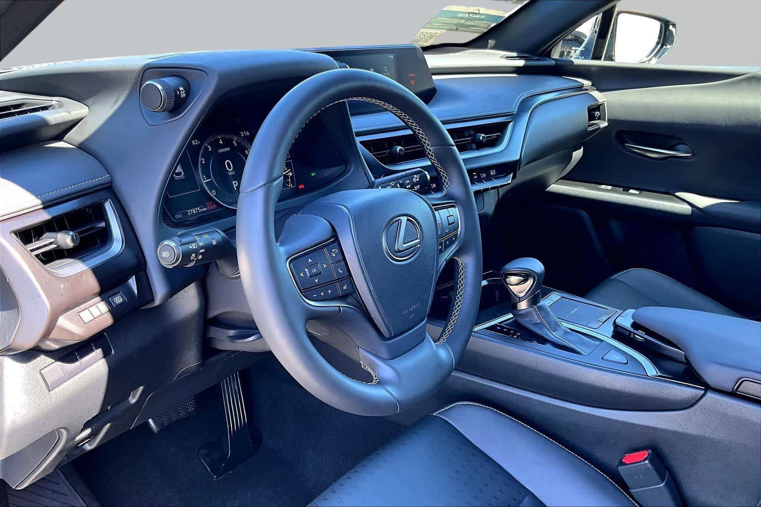 Used 2022 Lexus UX 200 w/ Accessory Package (Z1) FWD image 16