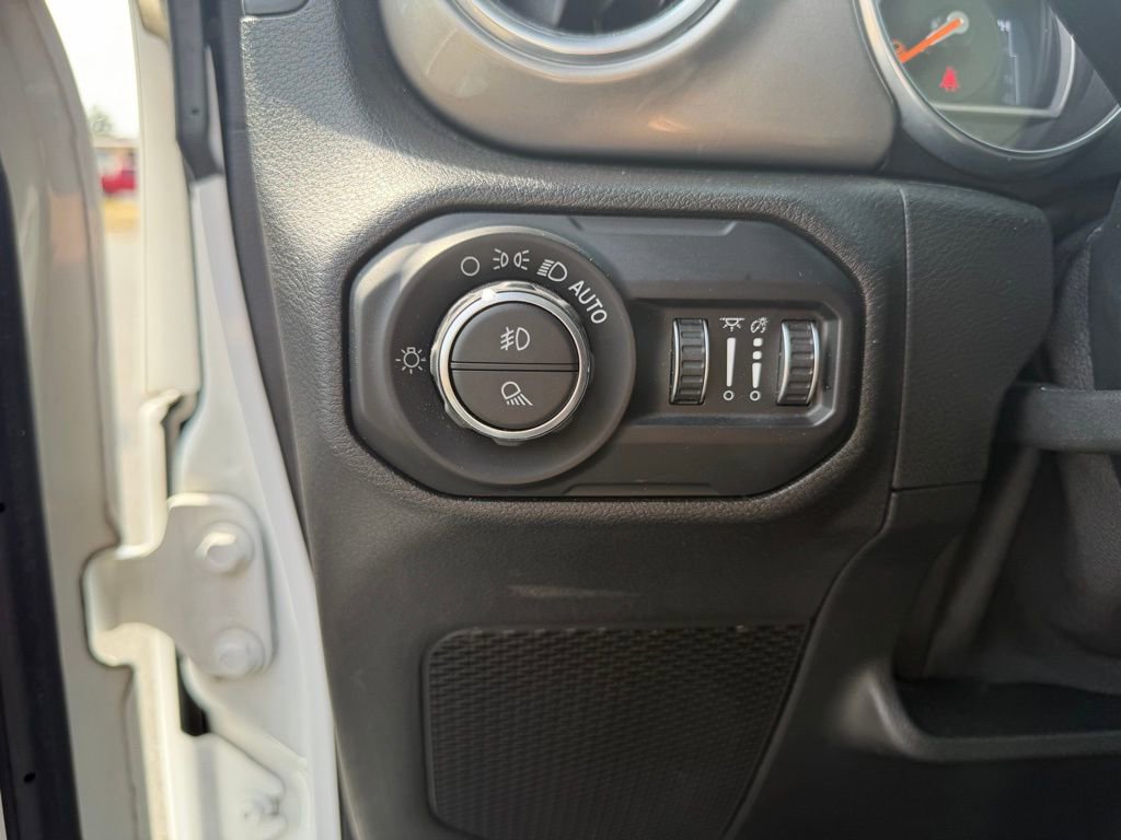 Used 2020 Jeep Gladiator Overland w/ Trailer Tow Package AWD/4WD image 17