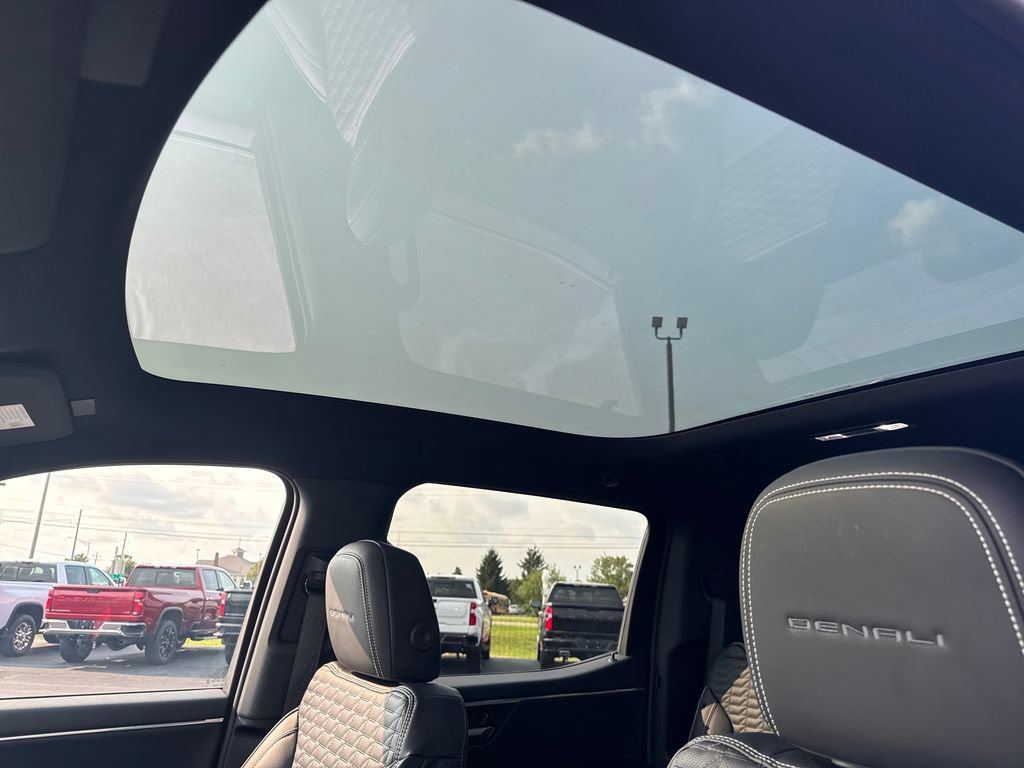 Used 2025 GMC Sierra EV Denali AWD/4WD image 12