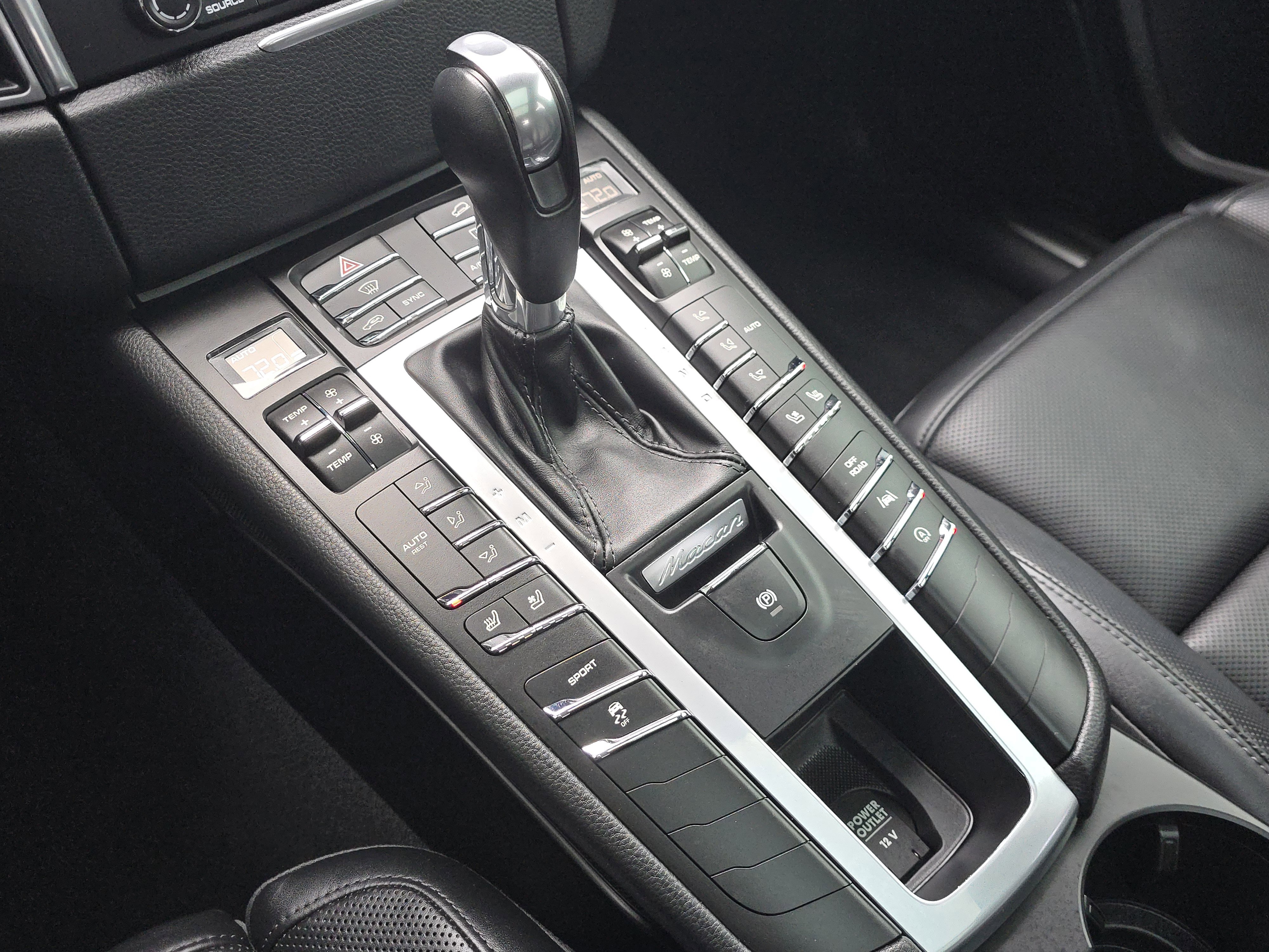 Used 2018 Porsche Macan S image 26