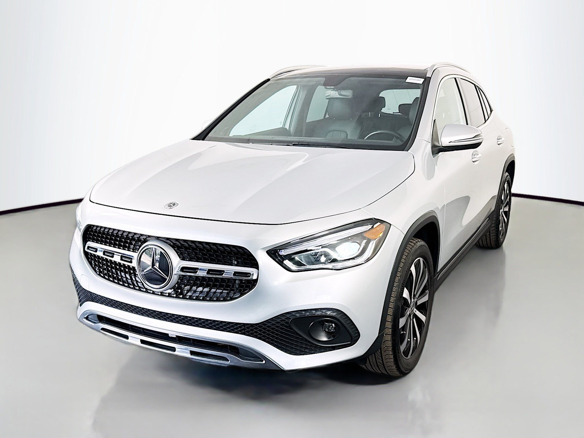 Used 2023 Mercedes-Benz GLA 250 4MATIC w/ Premium Package image 4